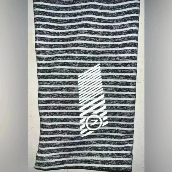 Zoot Elite Running 1/2 zip black with gray and white stripes - Picture 6 of 9